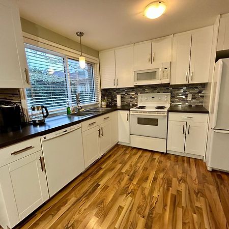 North Nanaimo Gem - Garden-View Room With Private Ensuite Exterior foto