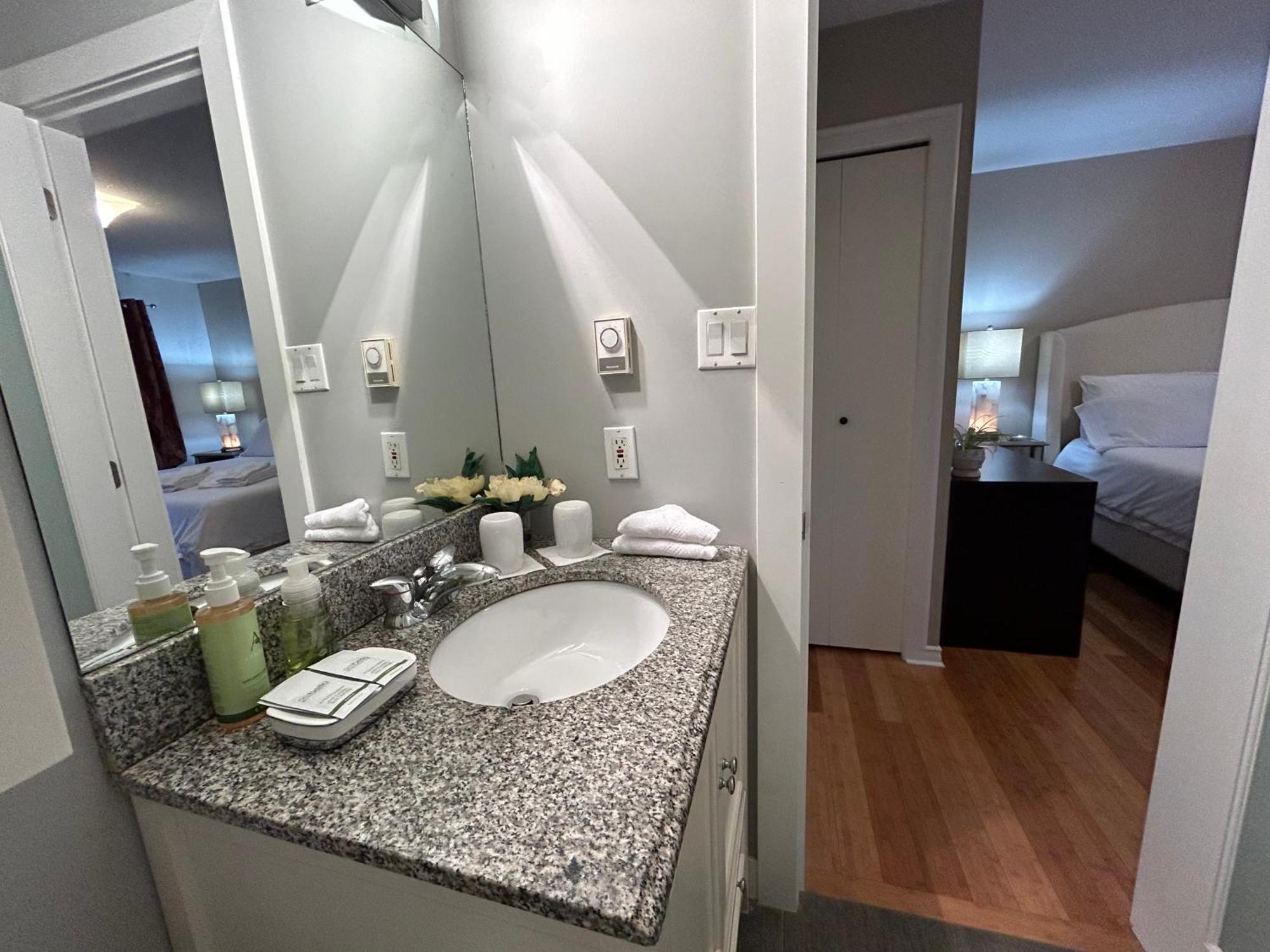 North Nanaimo Gem - Garden-View Room With Private Ensuite Exterior foto