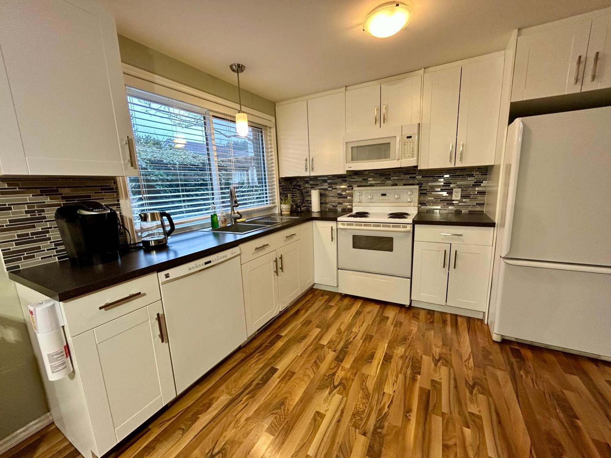North Nanaimo Gem - Garden-View Room With Private Ensuite Exterior foto