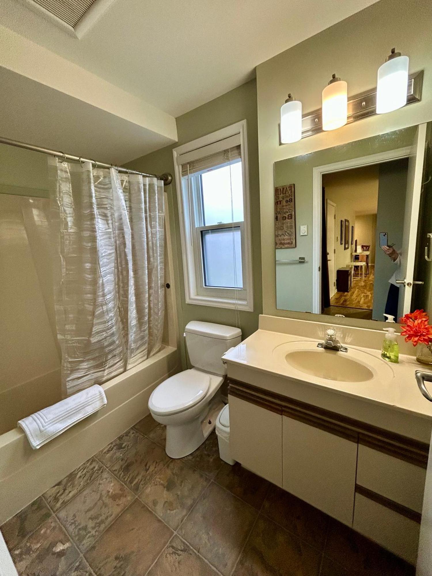 North Nanaimo Gem - Garden-View Room With Private Ensuite Exterior foto